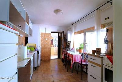 Casă individuală cu 7 camere cu Canalizare în Palazu Mare - 16