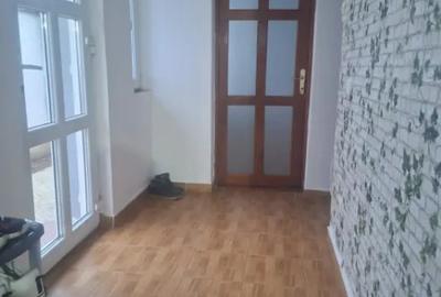 Casă cu 7 camere cu Teren 271 Mp în Central