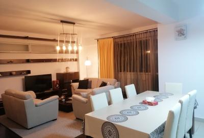 Apartament cu 3 camere decomandat în Dosu Bricii