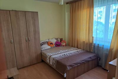 Apartament cu 3 camere decomandat, mobilat în Titan