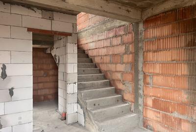 Duplex cu 4 camere cu Canalizare în Ipotești - 10