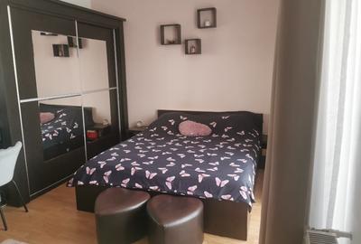 Apartament cu 3 camere decomandat, mobilat în Independenței