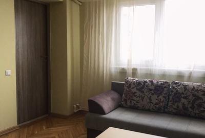 Apartament cu 2 camere semidecomandat în Uiești