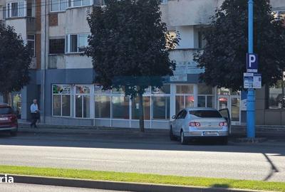 Spațiu comercial, de 100 mp, în Gura Văii