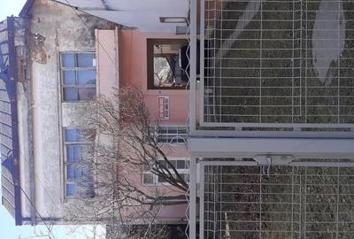 Casă cu 6 camere în Rădăuți - 1
