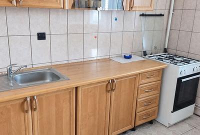 Apartament cu 2 camere semidecomandat, mobilat în Dristor