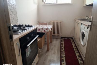 Apartament cu 2 camere decomandat în Rovine