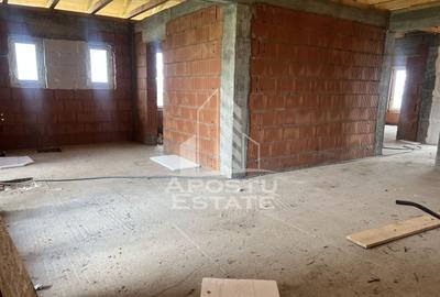 Duplex cu 4 camere cu Canalizare în Cornești - 1