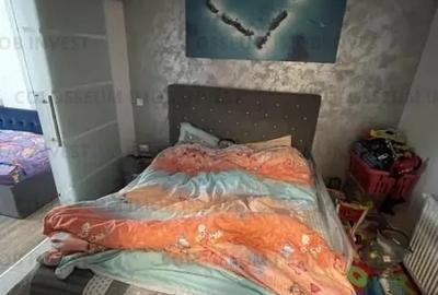Apartament cu 3 camere decomandat în Tractorul - 3