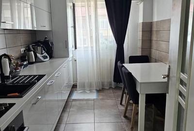 Apartament cu 4 camere decomandat în Central