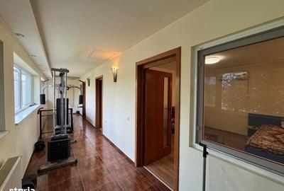 Casă cu 4 camere în Roșu