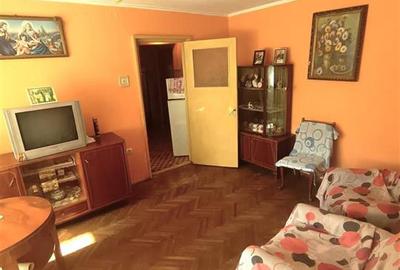 Apartament cu 3 camere semidecomandat în Viziru 1