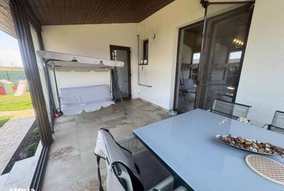 Casă cu 4 camere cu Teren 500 Mp în Central