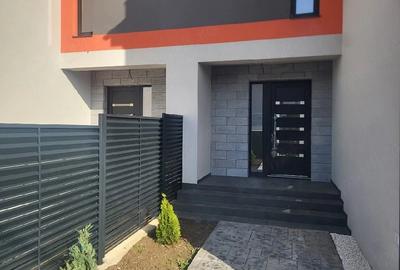 Casă cu 4 camere cu Teren 330 Mp în Dumbrăvița
