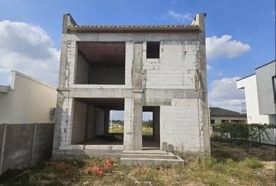 Casă cu 3 camere în Plaiul Vulcanești
