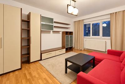 Apartament cu 4 camere decomandat, mobilat în Băneasa
