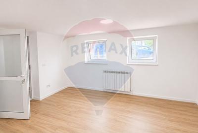 Casă individuală cu 4 camere cu Teren 320 Mp în Casa de Cultură - 1