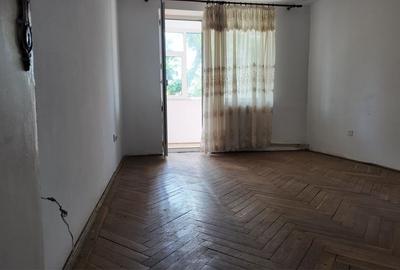 Apartament cu 4 camere decomandat în Central - 3