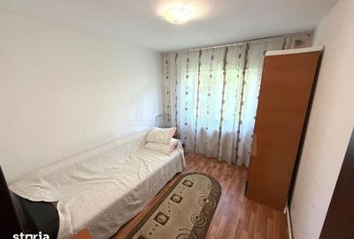 Apartament cu 3 camere decomandat în Craiovița Nouă