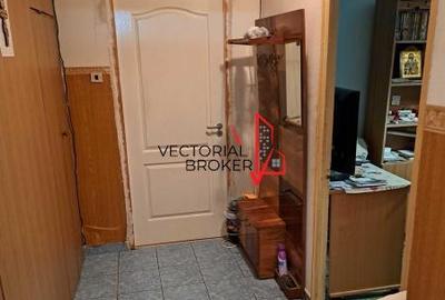 Apartament cu 3 camere decomandat, mobilat în Vitan