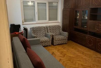 Apartament cu 3 camere decomandat în Plăvăț II