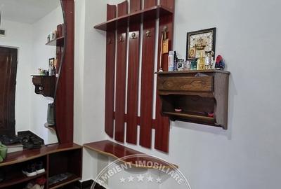 Apartament cu 3 camere decomandat în Est