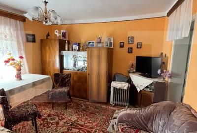Casă cu 4 camere cu Teren 2853 Mp în Central
