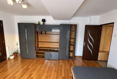 Garsonieră decomandată, mobilată în Complex Studențesc