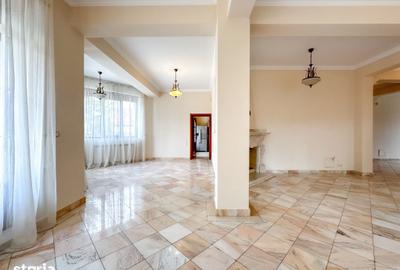 Casă cu 8 camere cu Teren 1000 Mp în Central - 11