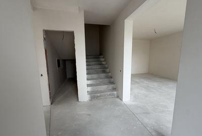 Casă cu 4 camere în Apahida