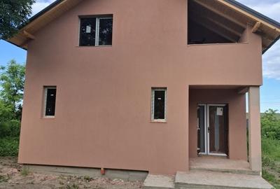 Casă cu 4 camere în Siliștea