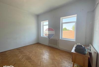 Casă cu 3 camere cu Teren 140 Mp în Central