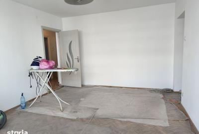 Apartament cu 3 camere semidecomandat în Crângași - 1