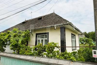 Casă cu 3 camere cu Teren 2900 Mp în Central
