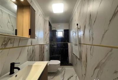 Apartament cu 3 camere semidecomandat în P-ța Unirii