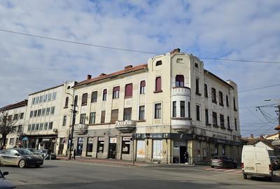 Apartament cu 4 camere decomandat în Central - 1