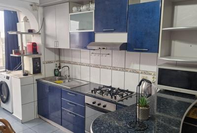 Apartament cu 3 camere semidecomandat, mobilat în Central - 1