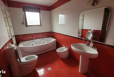 Casă cu 10 camere cu Teren 2000 Mp în Central - 16