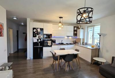 Apartament cu 3 camere semidecomandat, mobilat în Florești