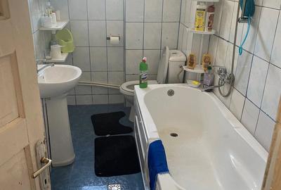 Casă cu 4 camere cu Canalizare în Central - 1