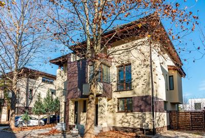 Casă cu 5 camere cu Teren 252 Mp în Corbeanca