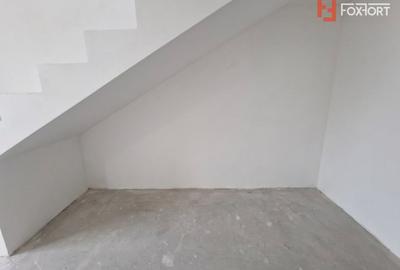 Duplex cu 4 camere cu Canalizare în Moșnița Veche - 8