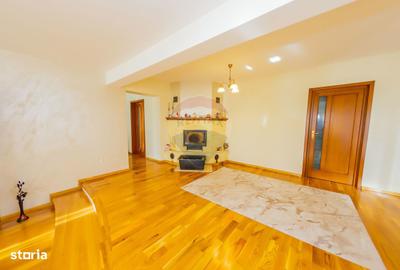 Casă cu 6 camere cu Teren 2823 Mp în Central - 4