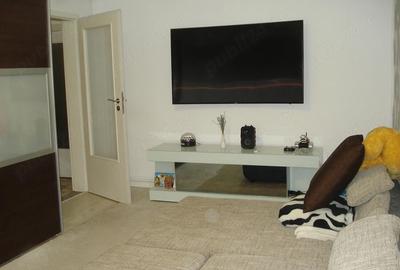 Apartament cu 4 camere decomandat în Lipovei
