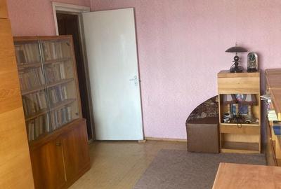 Apartament cu 3 camere semidecomandat în Sud - 1