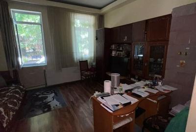 Casă individuală cu 10 camere cu Canalizare în Timpuri Noi - 4