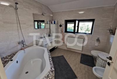 Casa de vanzare cu 4 camere decomandate si garaj in Cisnadie - 14