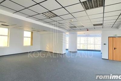 Spațiu comercial, de 386.4 mp, în Centrul Civic - 3