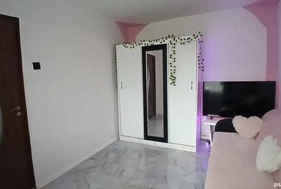 Vand apartament cu doua camere pe strada Independen?ei - 5