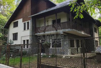 Casă cu Canalizare în Cornu - 1